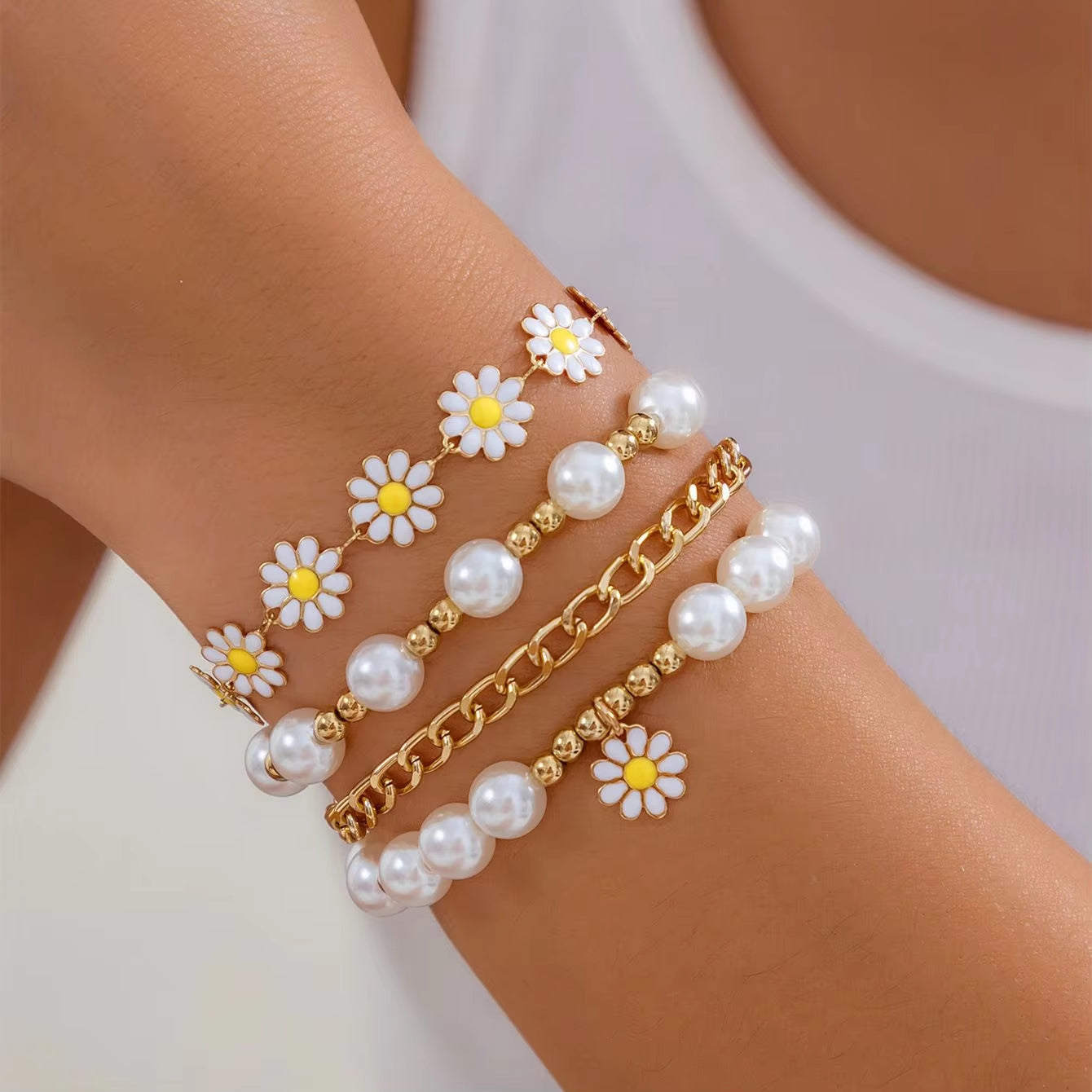 10-Piece Vintage Bohemian Bracelet Set for Women with Daisy Flower Pendant, Beaded Star, Heart, and Pearl Bangles - 2024 Trendy Jewelry Gift