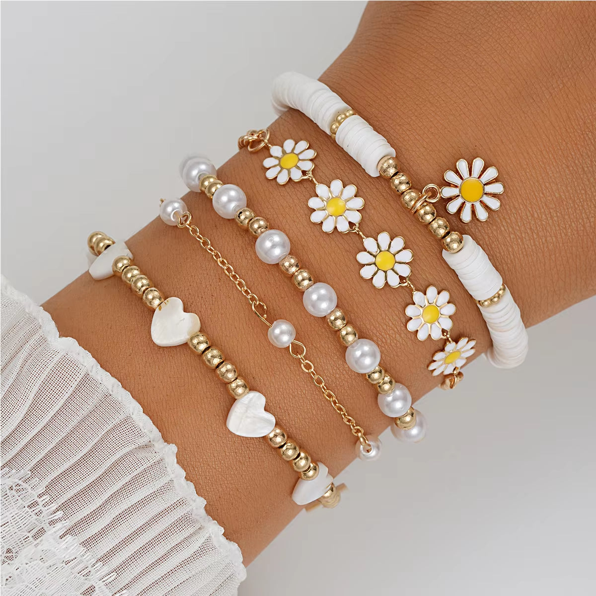 10-Piece Vintage Bohemian Bracelet Set for Women with Daisy Flower Pendant, Beaded Star, Heart, and Pearl Bangles - 2024 Trendy Jewelry Gift
